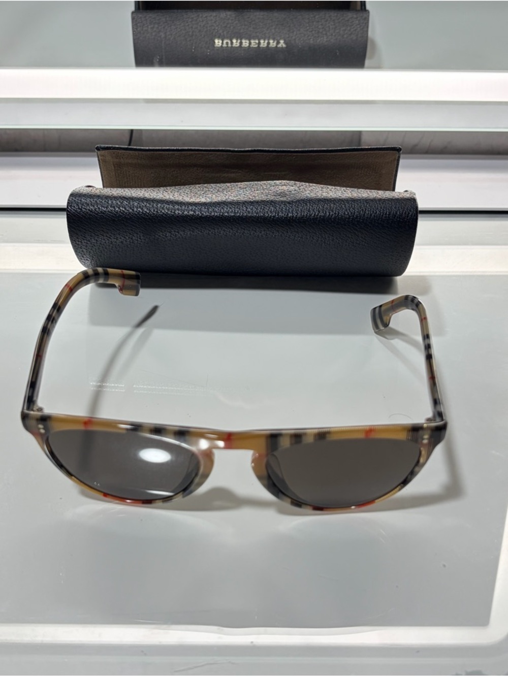 Burberry vintage check Sunglasses - Picture 2 of 3